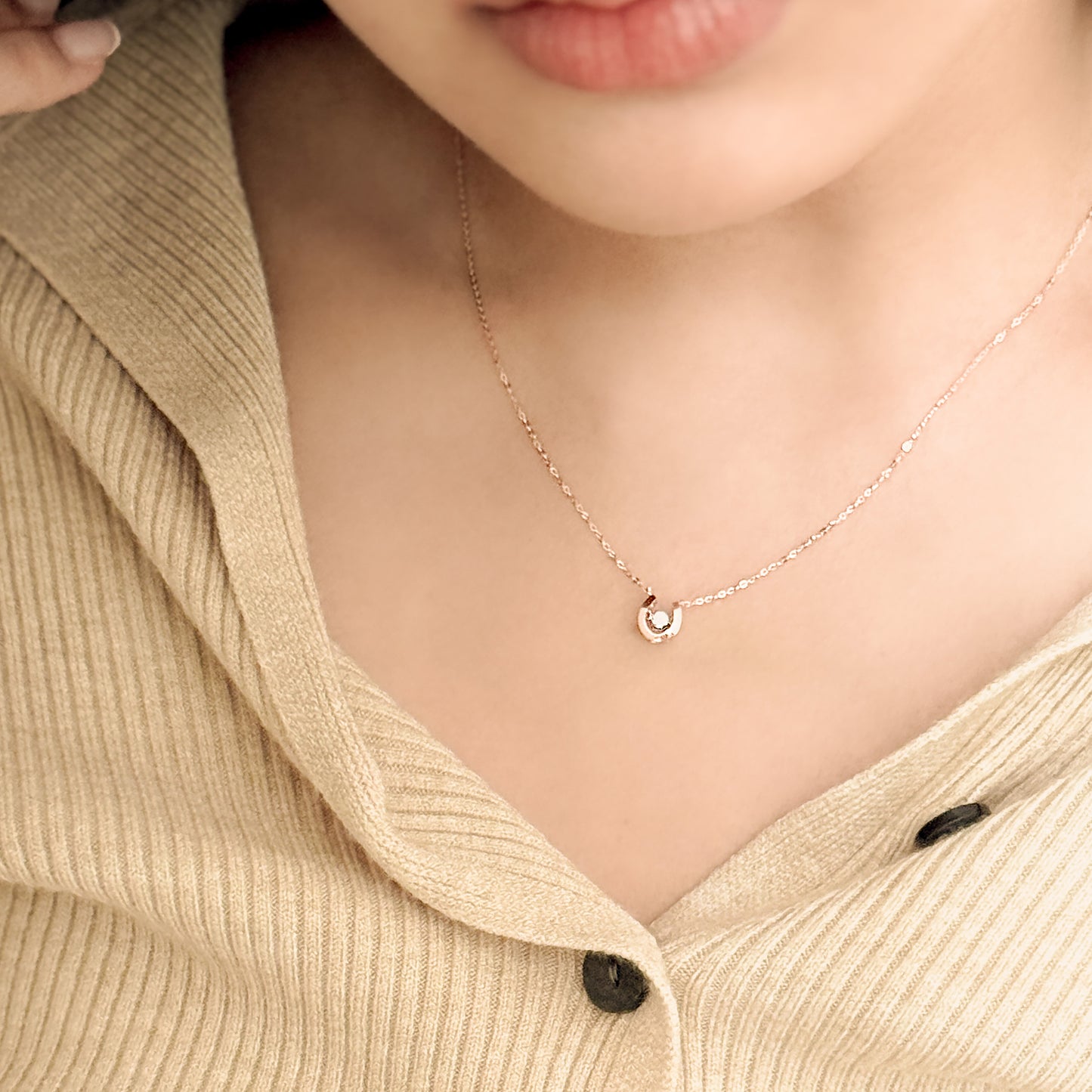 Lab Grown Diamond Dancing Stone Horseshoe Necklace