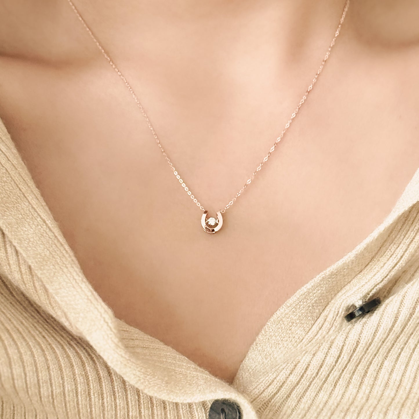 Lab Grown Diamond Dancing Stone Horseshoe Necklace