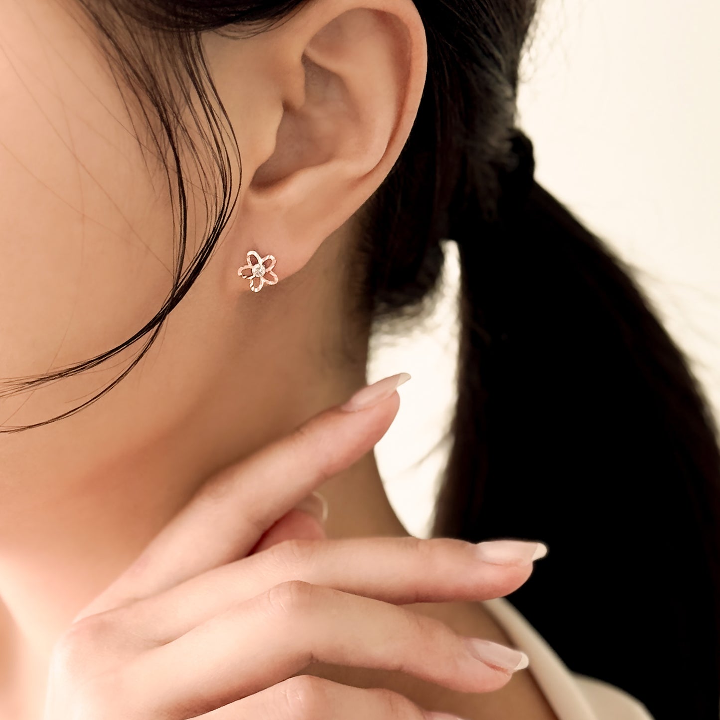 Bloom Shine Stud Earrings
