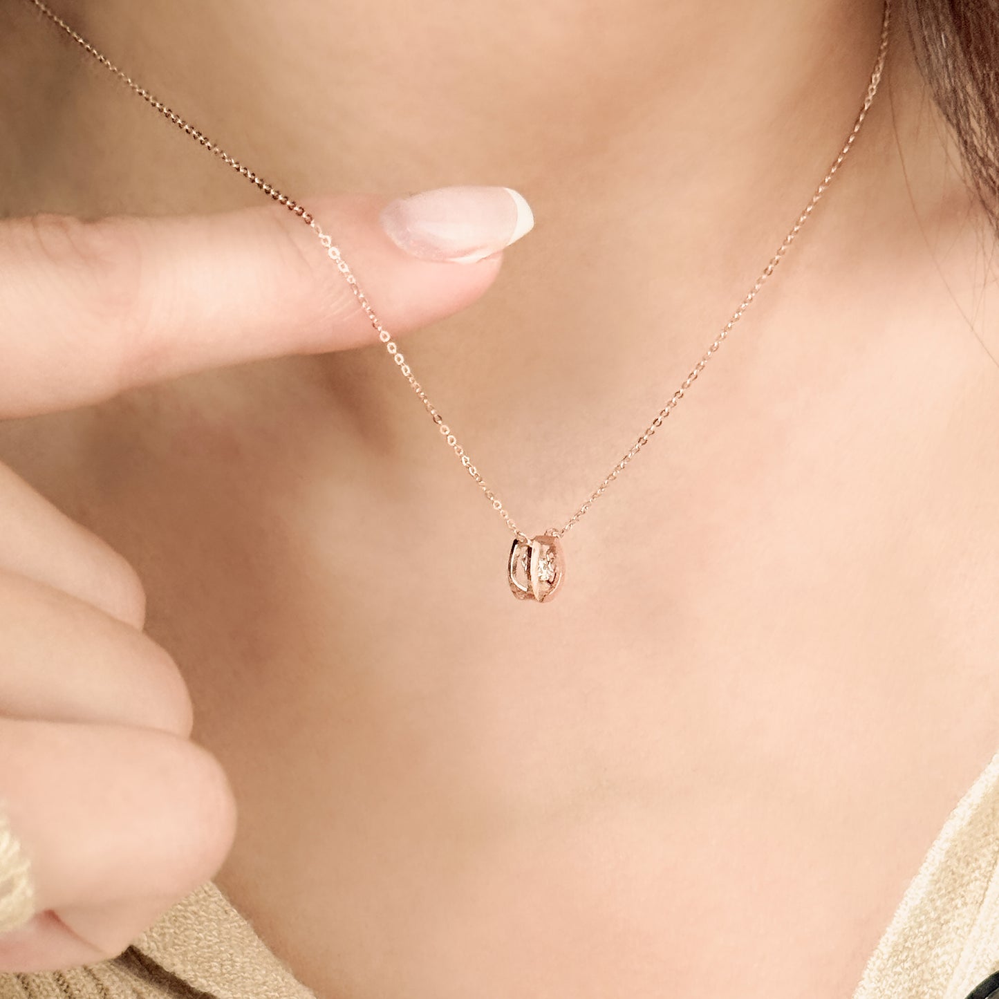 Lab Grown Diamond Dancing Stone Horseshoe Necklace