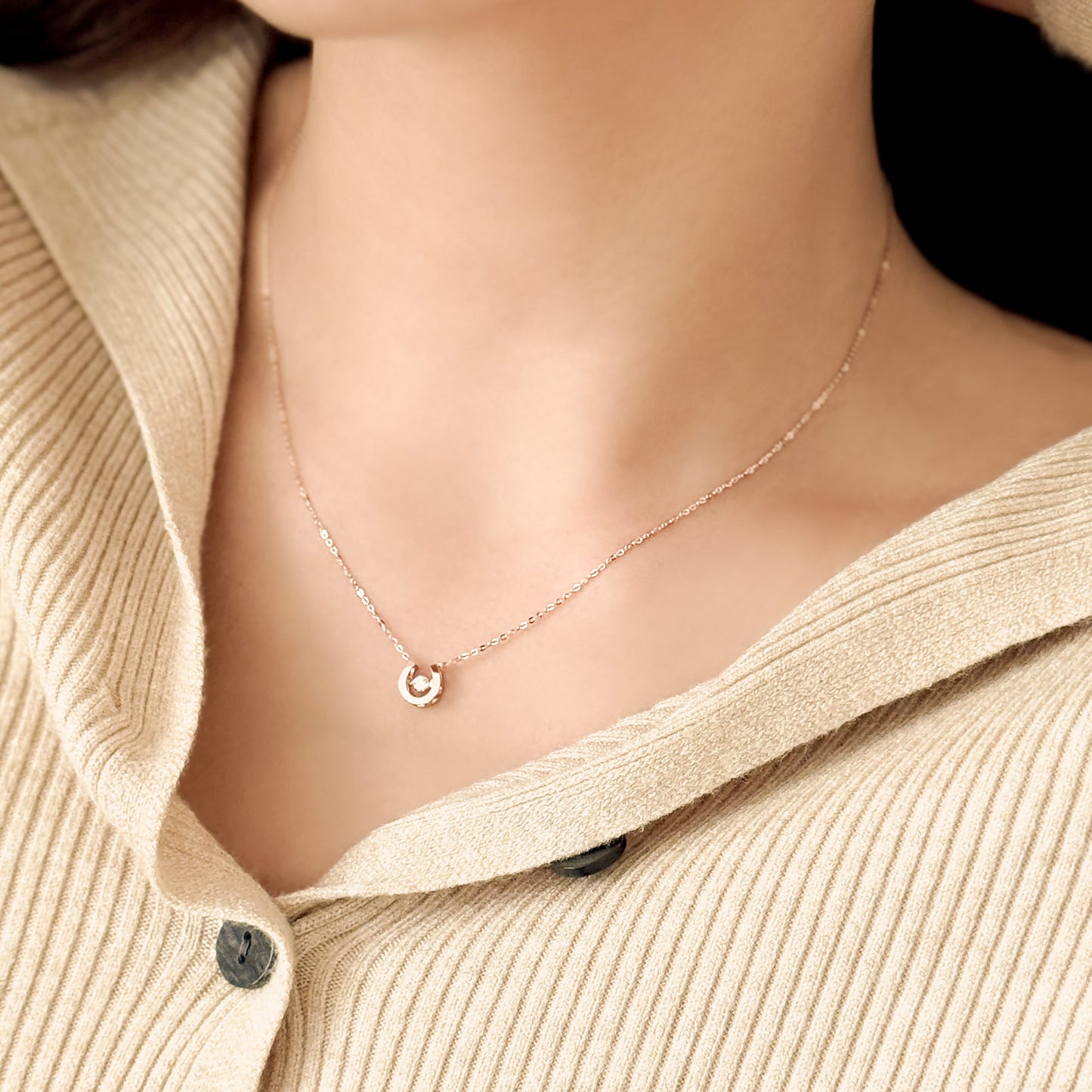 Lab Grown Diamond Dancing Stone Horseshoe Necklace