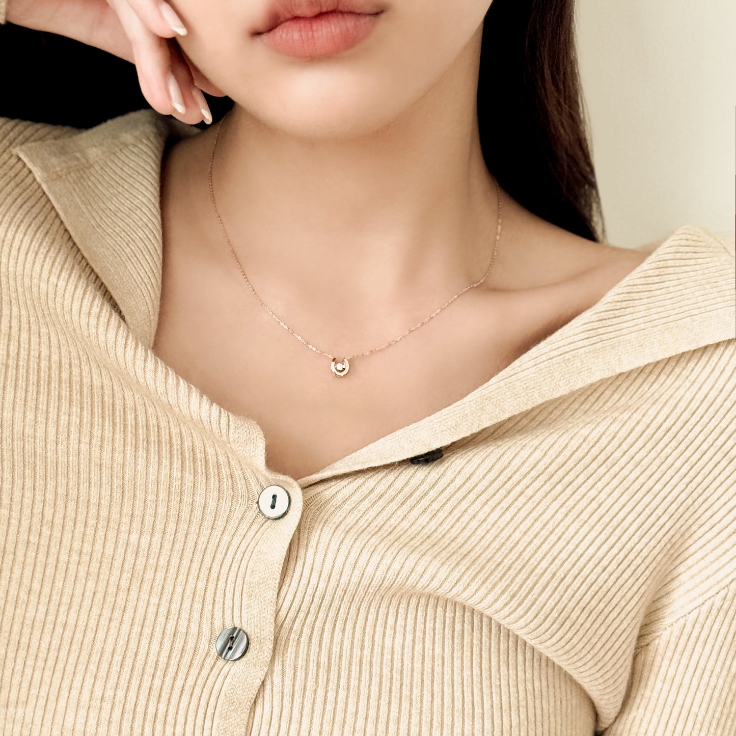 Lab Grown Diamond Dancing Stone Horseshoe Necklace