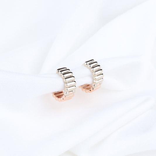 Reversible Two Tone Ribbed Huggie Hoop Earrings
