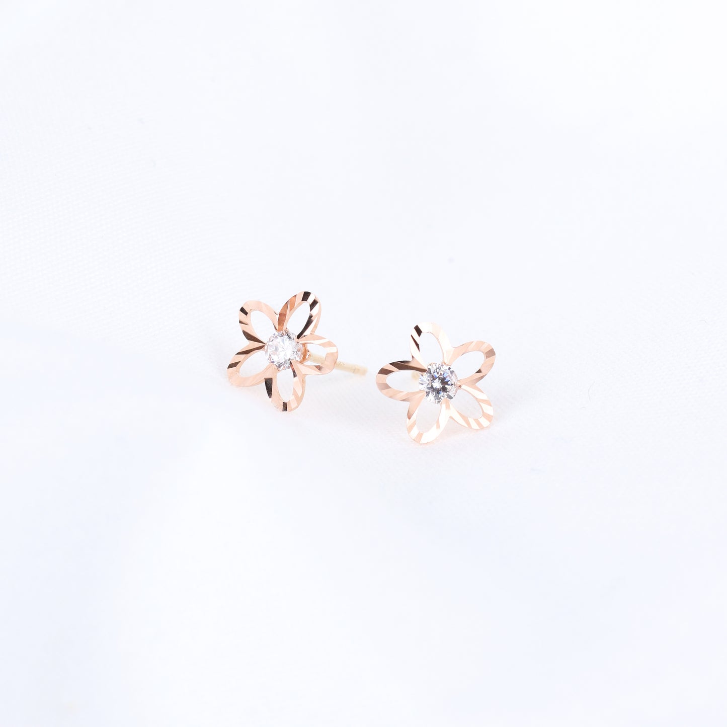 Bloom Shine Stud Earrings