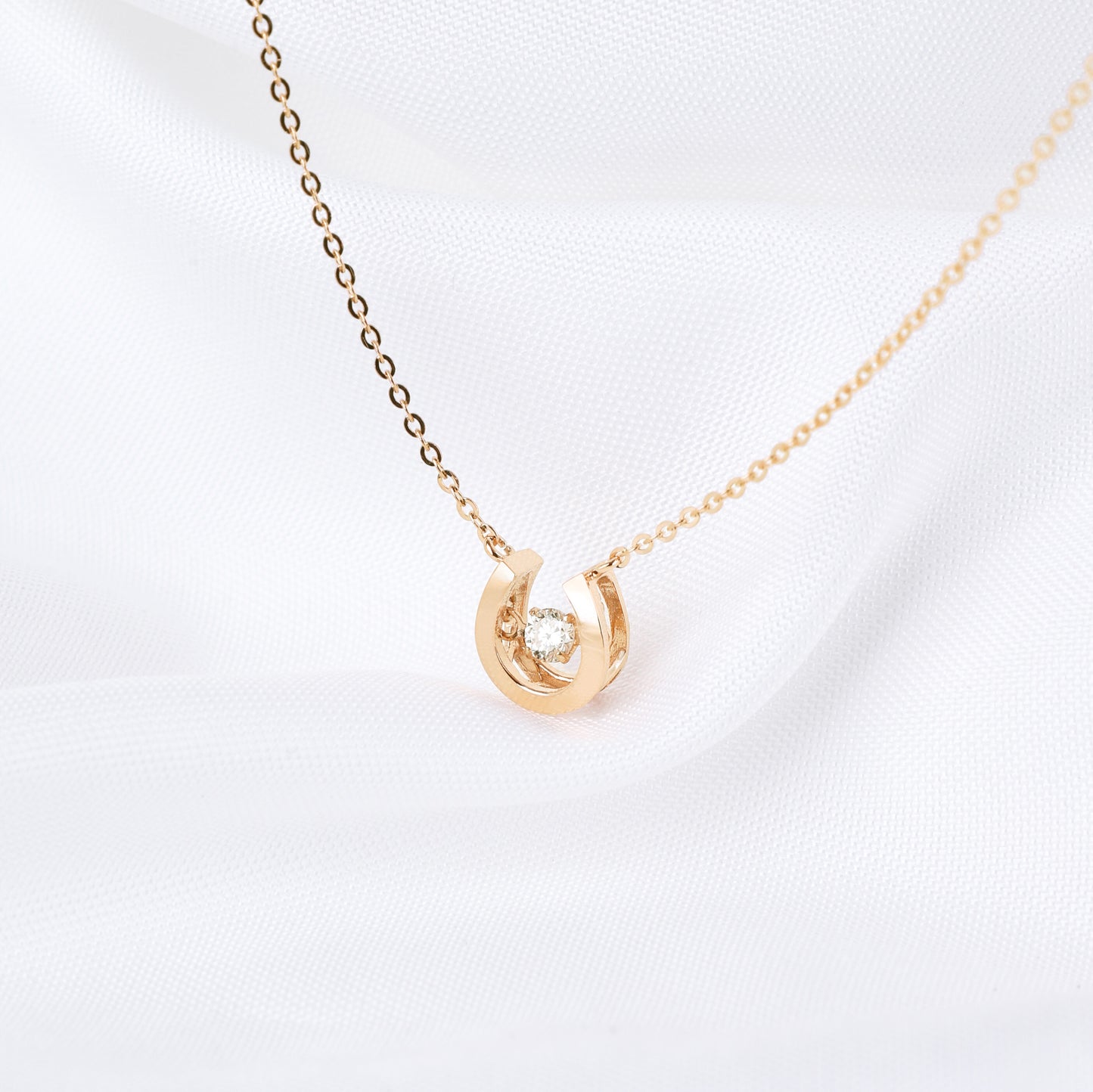 Lab Grown Diamond Dancing Stone Horseshoe Necklace